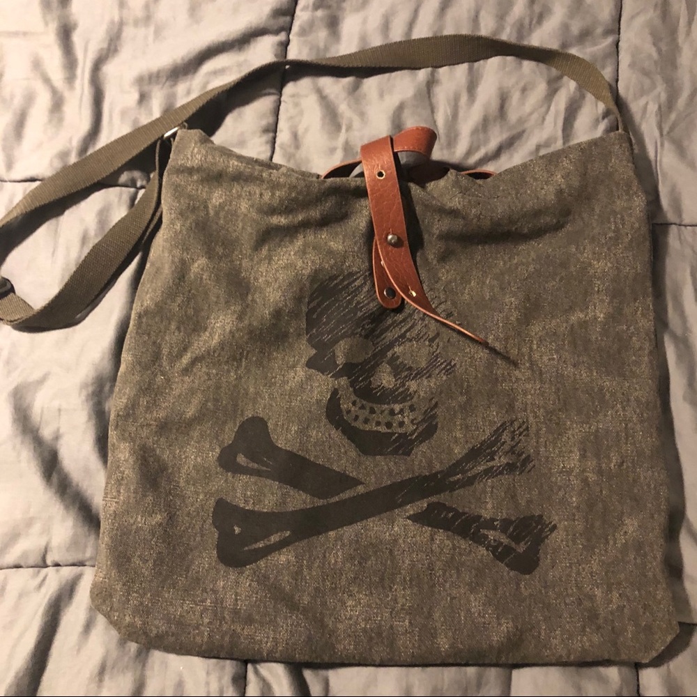 Crossbody Skull Bag
